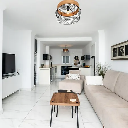 Willa Beachfront Haven *