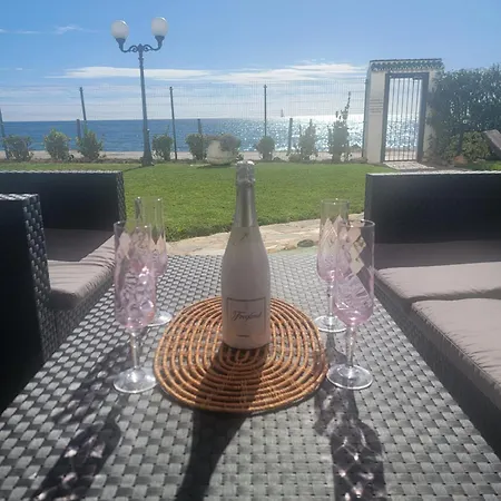 Willa Beachfront Haven Sitio de Calahonda